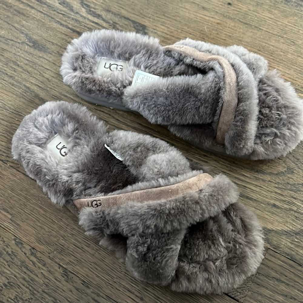 UGG slipper- size 7- NWOT